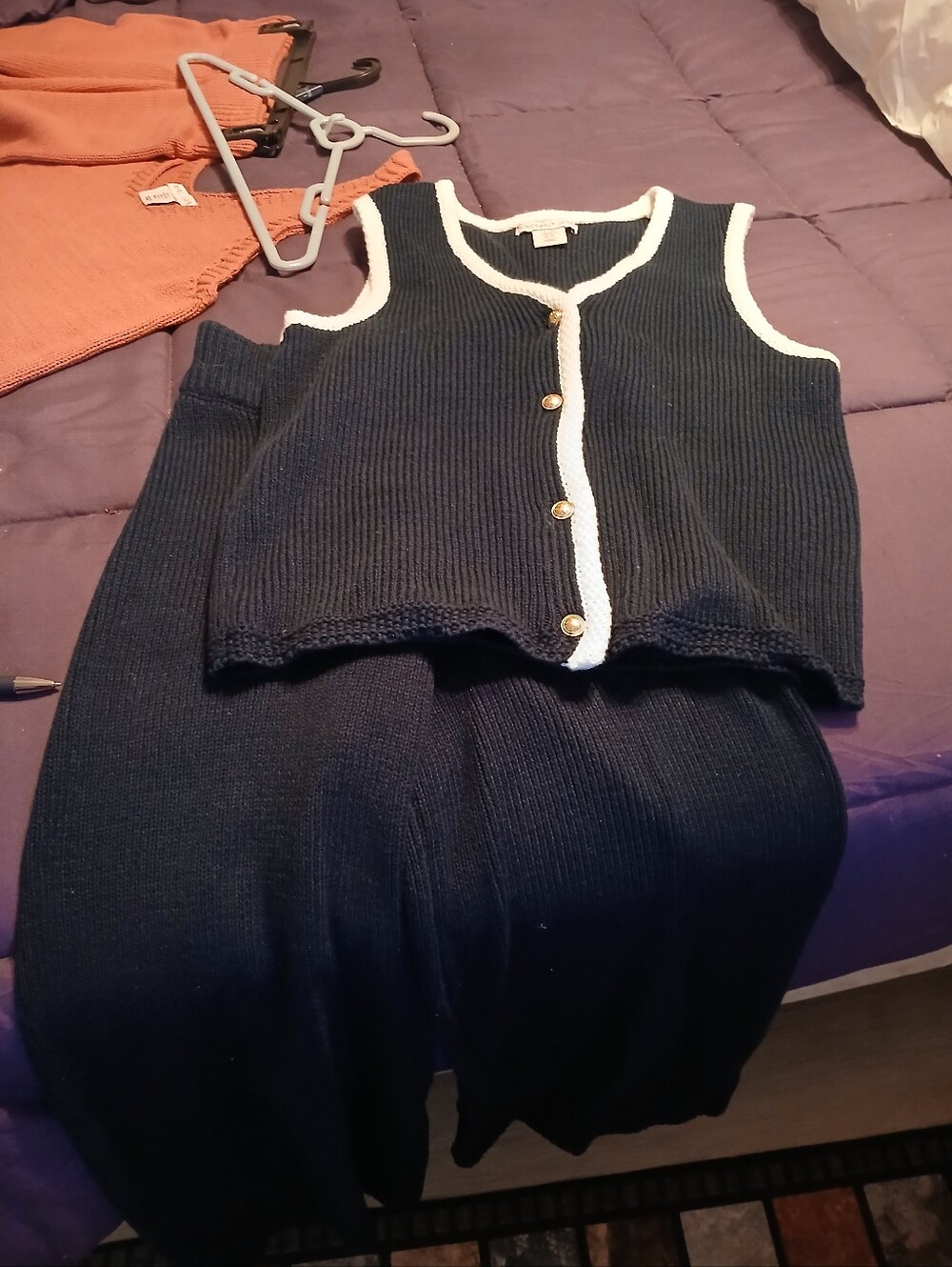 2pc.knit Blend sleeveless Top Wide Legged Gauchoes. 33 " L 2" Thick Eastic W 24 - Picture 2 of 7